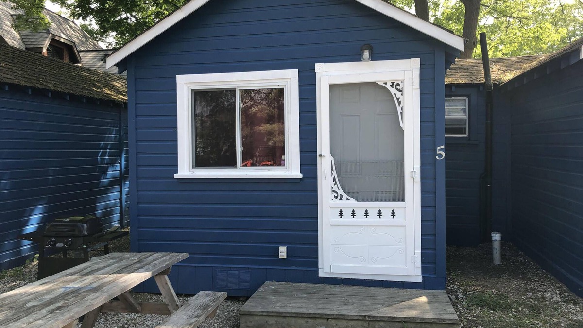 Wasaga Beach Cottage | Dock Life Cottage 5 - Riverside, 1 Bedroom, Wasaga