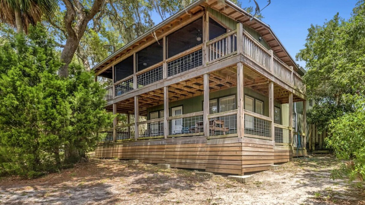 Cedar Key Cabin | Dock * Water Views * Deck * Nature * Sunsets