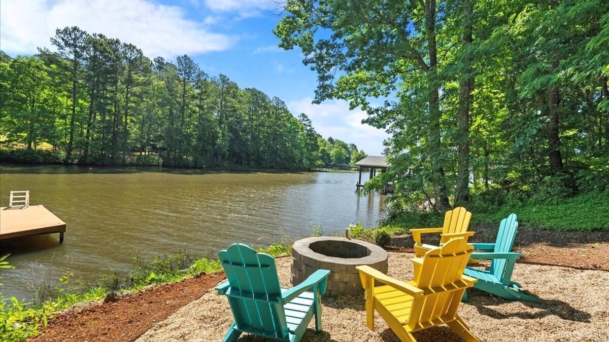 Bracey House | Docksology | Log Cabin Retreat | Sleeps 21