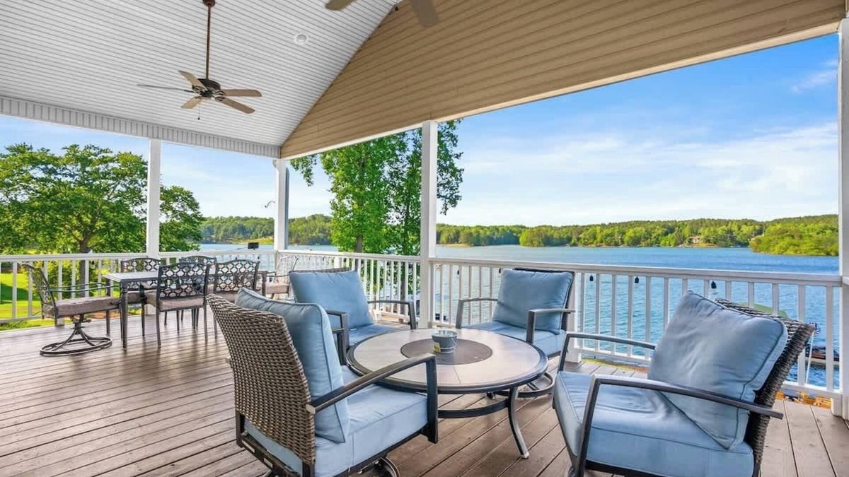 Six Mile House | DockTales - Panoramic Views & Private Dock