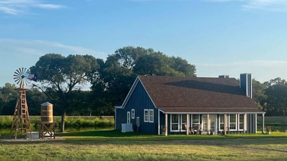 Riesel Cabin | Doe's Hideaway - rural retreat