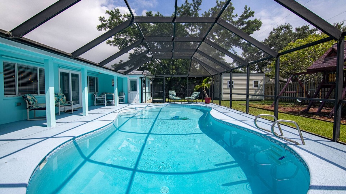 Indian Harbour Beach House | DOG Friendly BEACHSIDE 4BR/3BA, Solar/Saltwater Pool, No Smoke +Special Offers