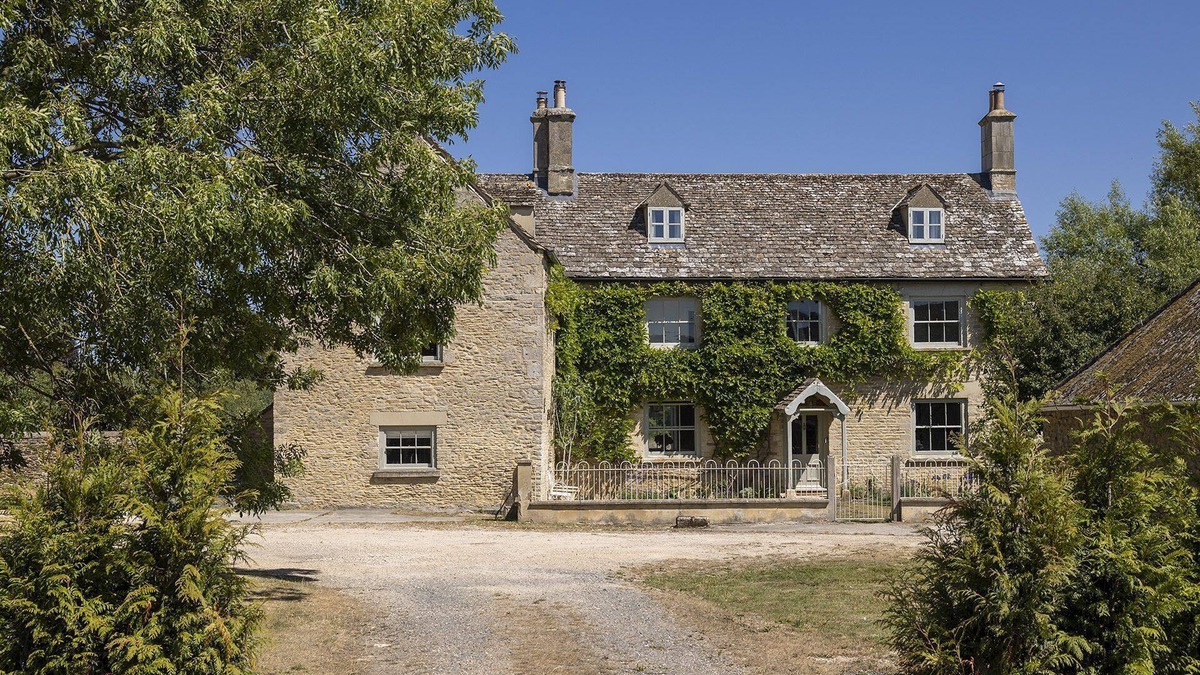 Lechlade Cottage | Dog friendly holiday home with a hot tub - Green Farm