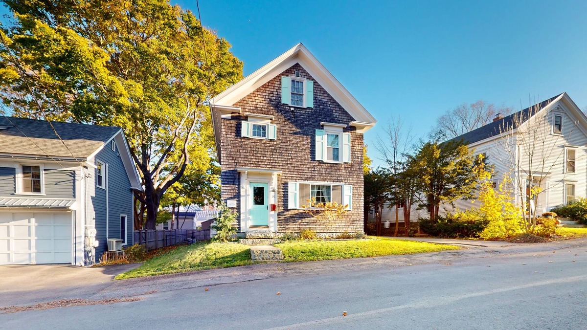 Belfast House | Dog-friendly, 19th-century home in the heart of town - walk everywhere