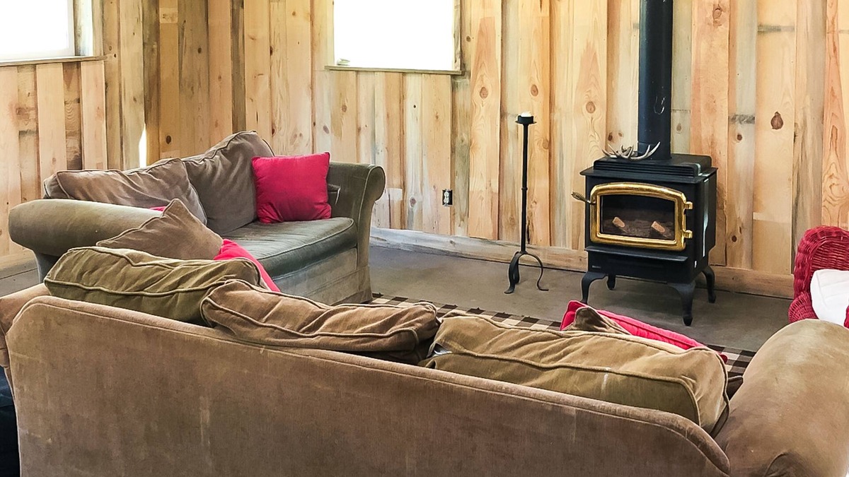 Kettle Falls Cabin | Dog-friendly 20-acre glamping camp with 2 cabins & firepit - near Columbia River