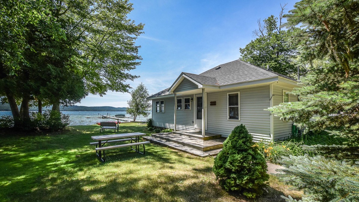 Honor House | Dog-friendly and lakefront home with firepit close to restaurants and shops