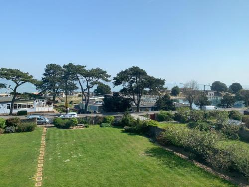 Ryde Apartment | Dog Friendly Apartment with Sea Views