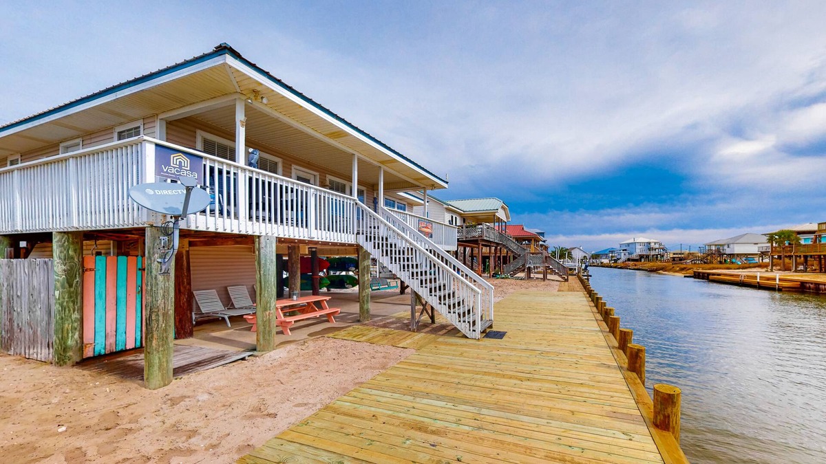 Silver Cay House | Dog-friendly bay front house near beach access w/ private dock & free WiFi!
