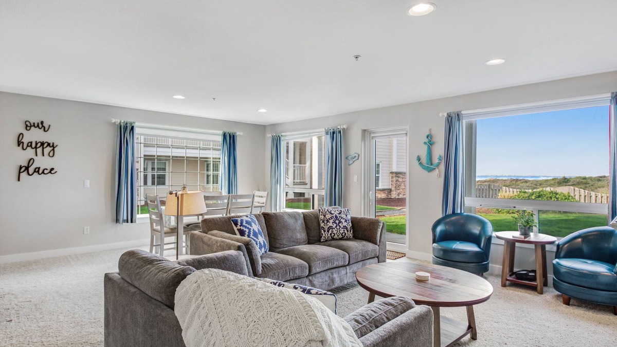 Westport Condo | Dog-Friendly Beach Condo W/Shared Pool, Hot Tub, Gym, Free WiFi & Patio