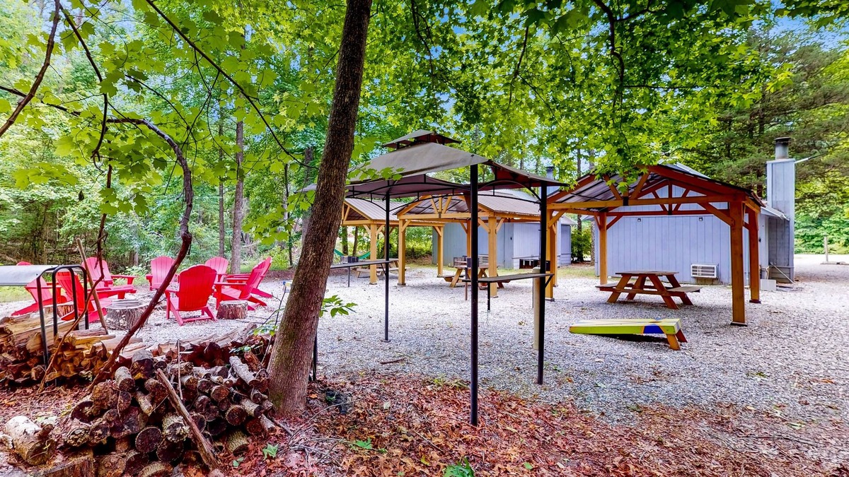 Sautee Nacoochee Cottage | Dog-friendly, cozy cottage retreat w/stunning mountain views & hot tub
