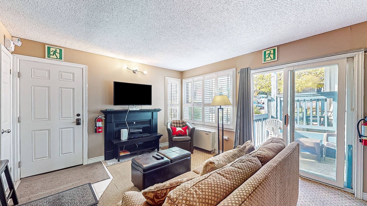 Craigleith Apartment | Dog-friendly studio with pool/hot tub/tennis access - near beach