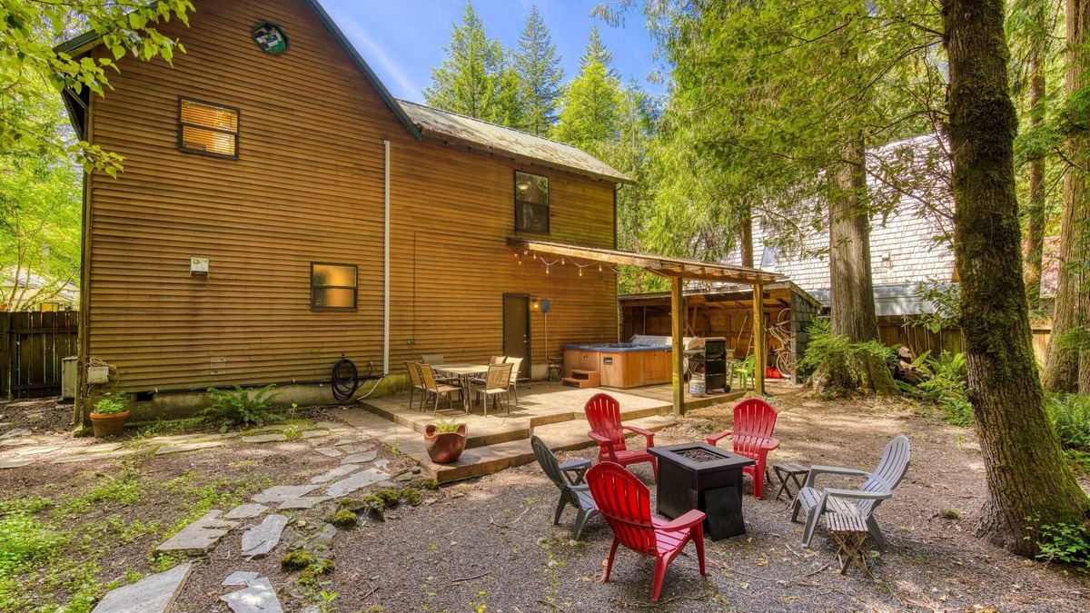 Mount Hood Village House | Dog-Friendly Cabin with Private Hot Tub, Shared Pool & Sauna