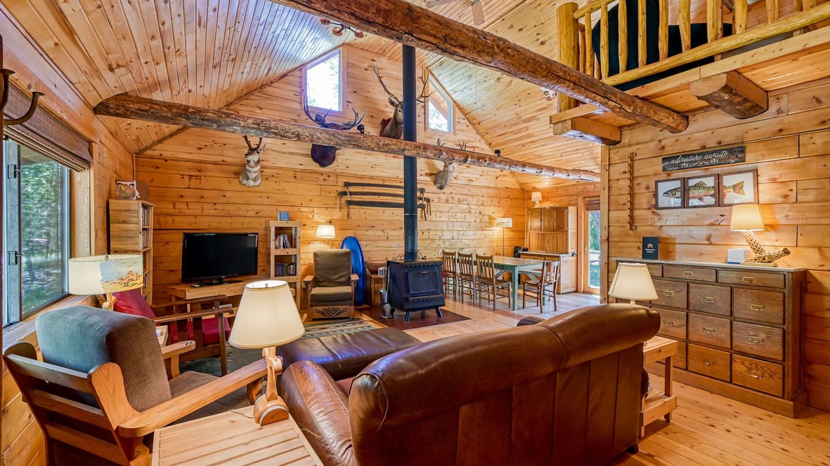 South Fork House | Dog-Friendly Cabin w/Washer/Dryer, WiFi, & Firepit - Steps From the Rio Grande