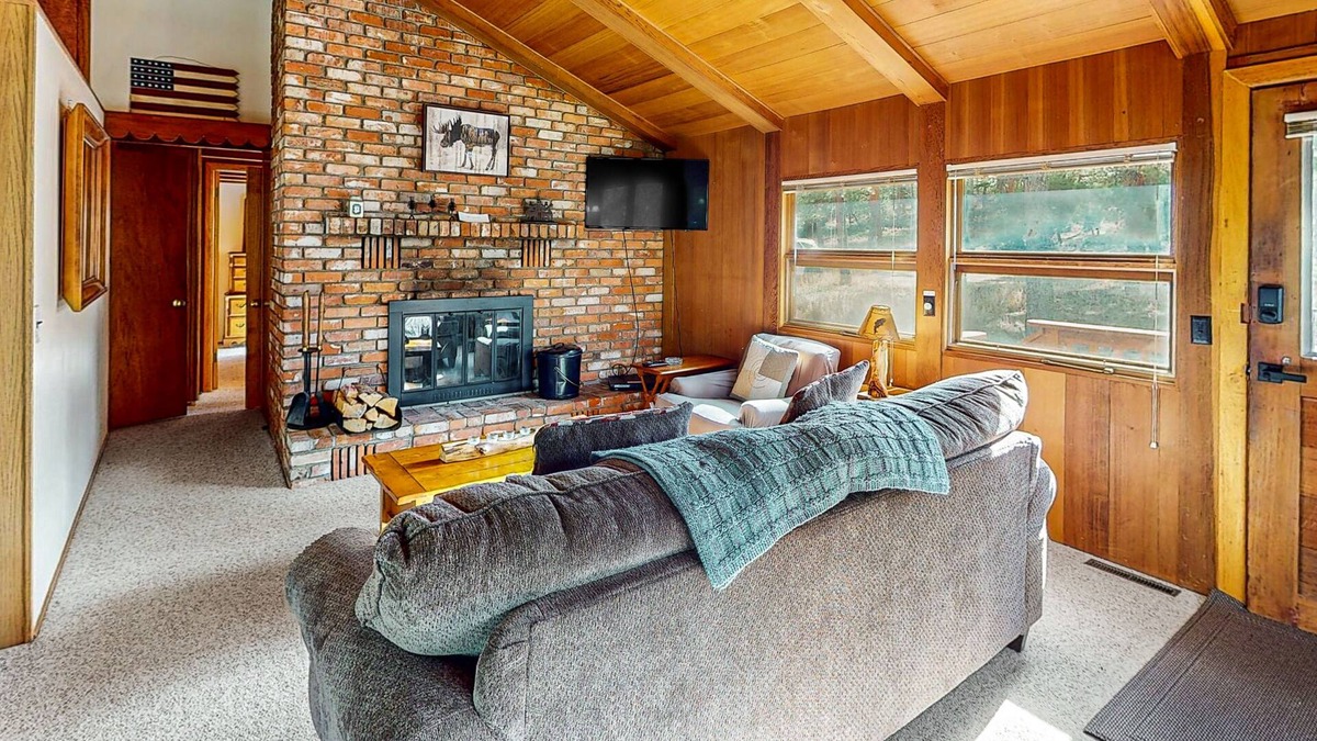 Lyons Cabin | Dog-friendly cabin with spacious deck, fireplace, & private W/D