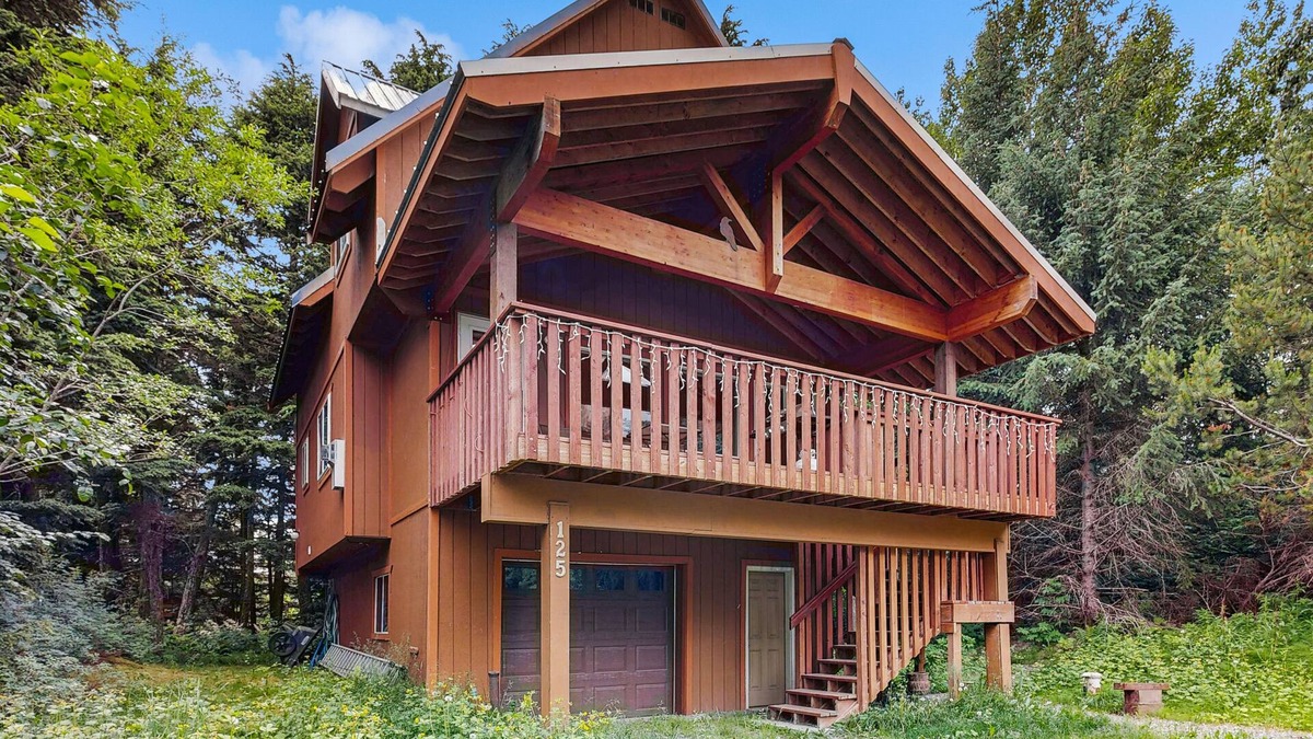 Girdwood Ski Chalet | Dog-friendly chalet with quiet location & fireplace - close to the ocean