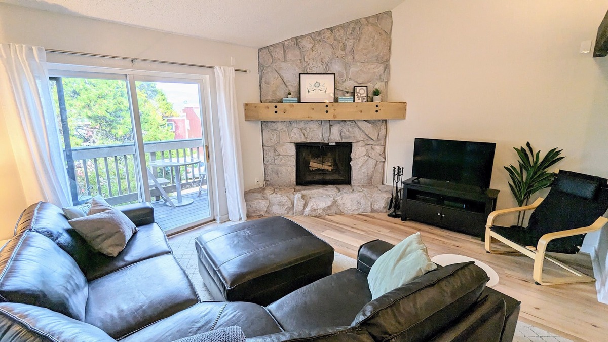 Fraser Condo | Dog-friendly condo close to Winter Park shuttle with pool, hot tub, tennis, gym