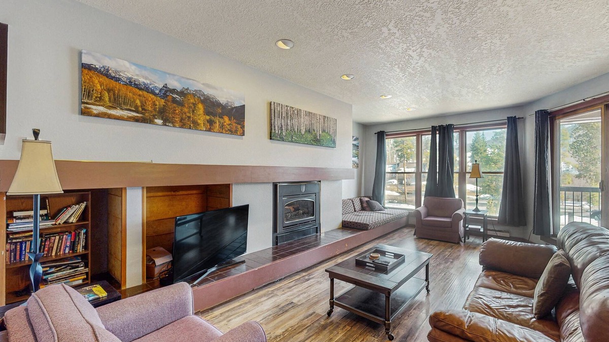 Keystone Condo | Dog-Friendly Condo with Mountain Views, a Shared Indoor Pool, & a Hot Tub