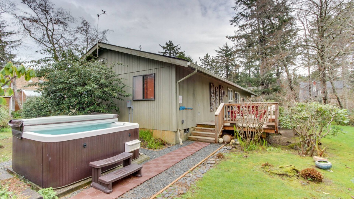 Cannon Beach House | Dog-Friendly Cottage with Private Hot Tub, Deck, Berry Bushes, & Beach Access