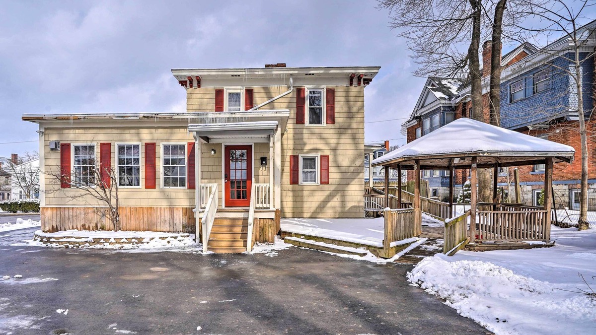 Auburn Cottage | Dog-friendly Downtown Auburn Vacation Rental!