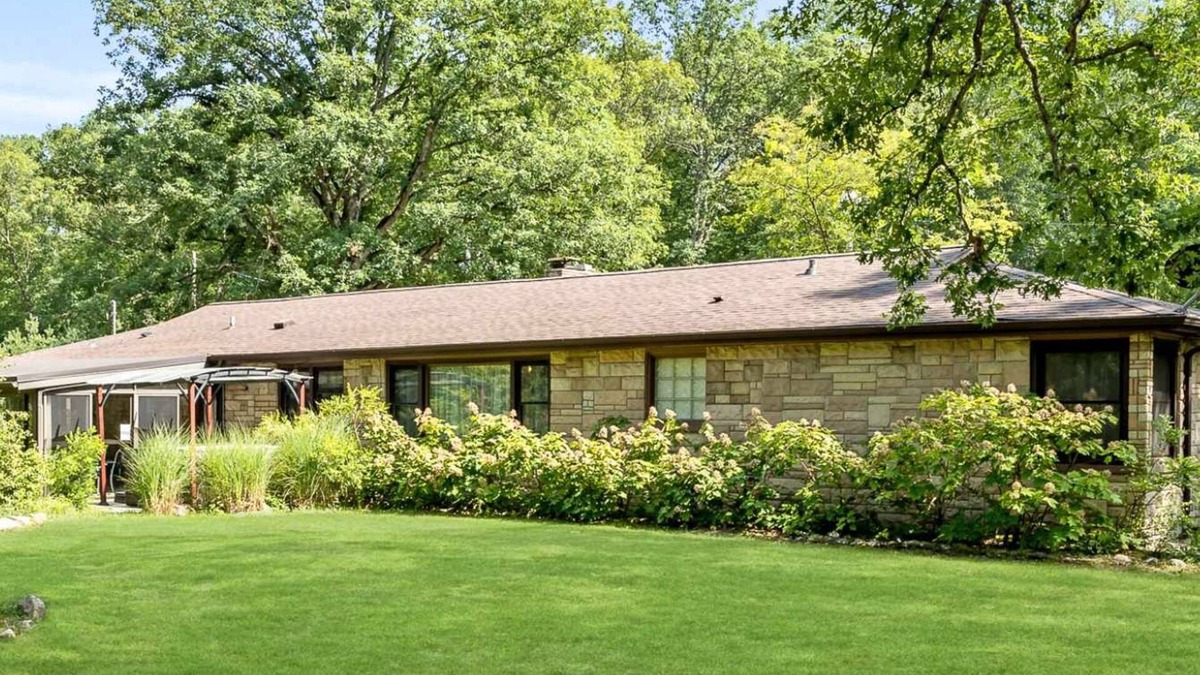 Kendall House | Dog-Friendly Dual Home in the Woods w/Lake Access