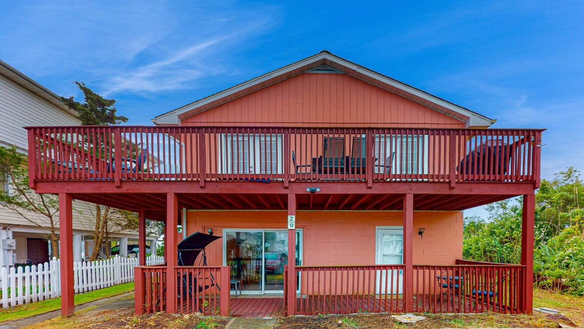 Fenwick Island House | Dog-friendly Fenwick Island home with wood stove & beach access – walk to shops