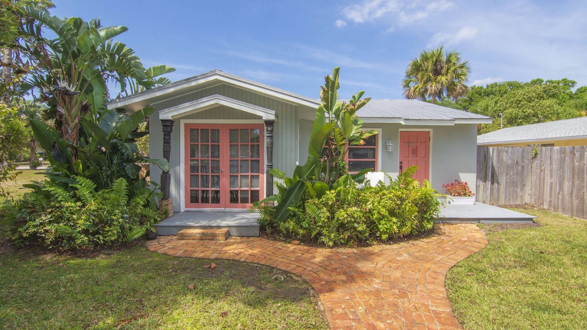 Vero Beach House | Dog friendly, fenced yard, 2 bedroom 2 bath minutes from the beach