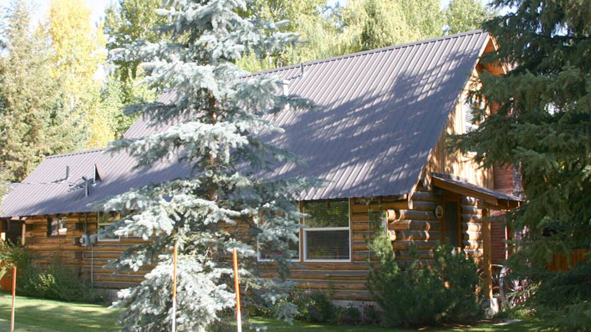 Ketchum House | Dog-Friendly Fishing/Ski Log Home by River/Mountain – a Feeling of Old Ketchum