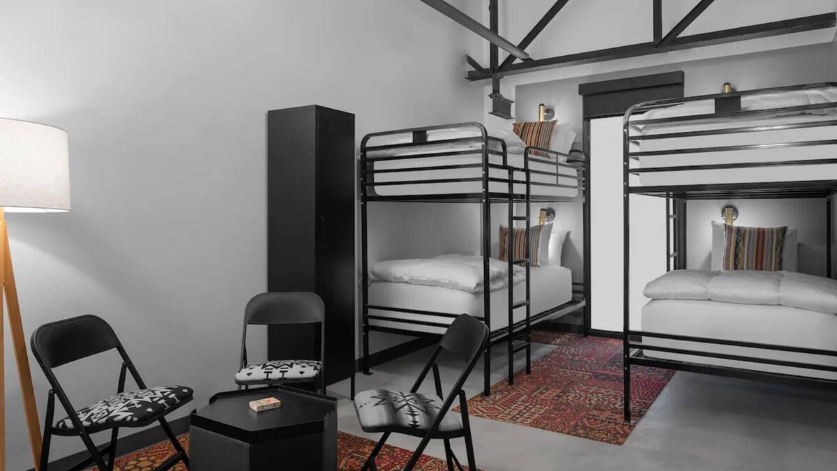 People's Freeway Hotel | Dog-friendly & Free Parking, Friend Bunk Room at evo Hotel