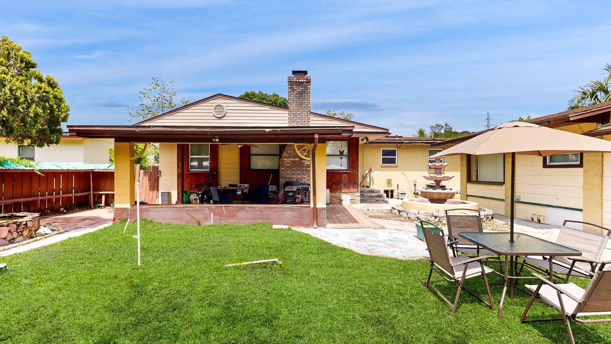 Sans Souci House | Dog-friendly guest house with great location, next to park & sports fields