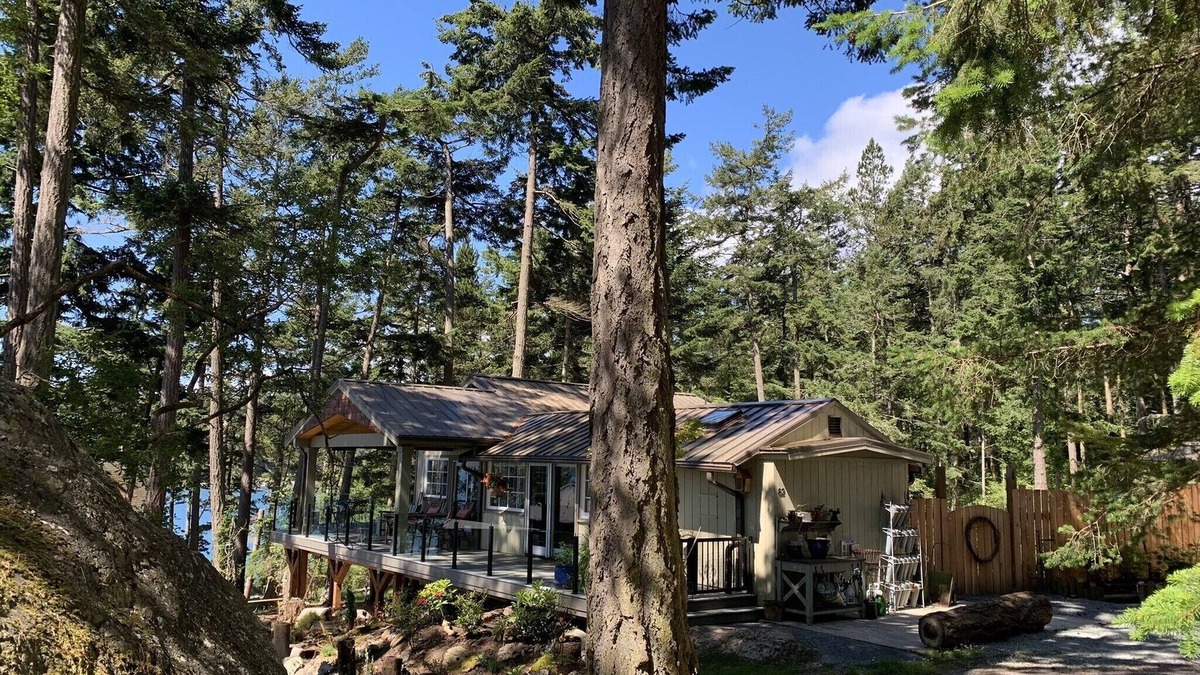 Doe Bay House | Dog friendly hideout next door to Doe Bay Resort on Washington's Orcas Island