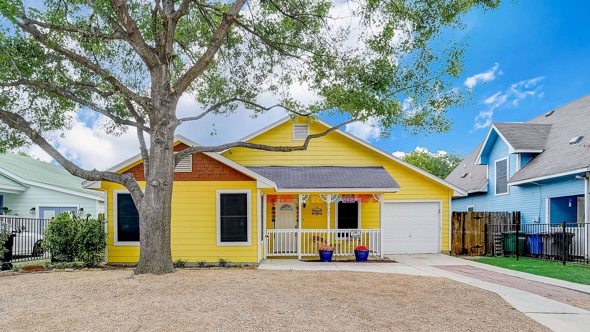 Historic Garderns House | Dog-friendly home - game room, enclosed yard - walk to downtown & Alamodome