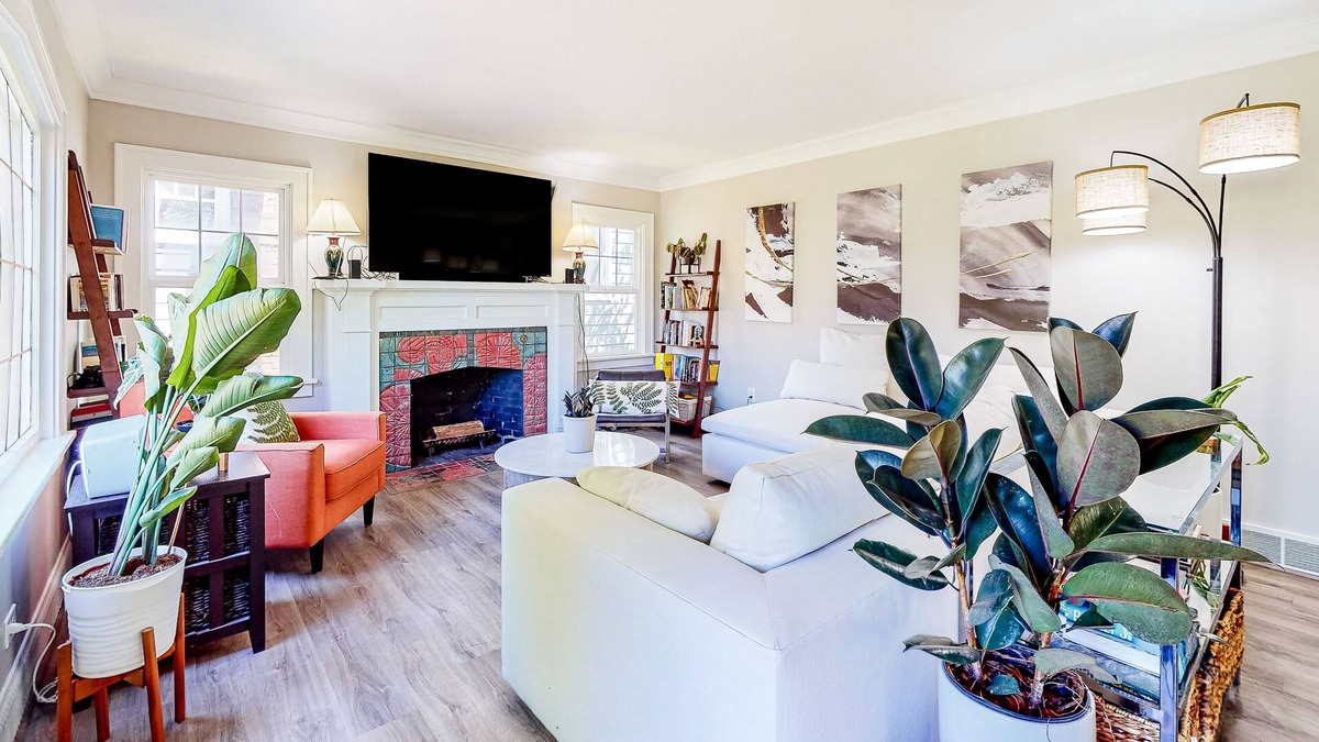 Hosford-Abernethy House | Dog-friendly home in prime SE Portland location - walk to Division/Hawthorne