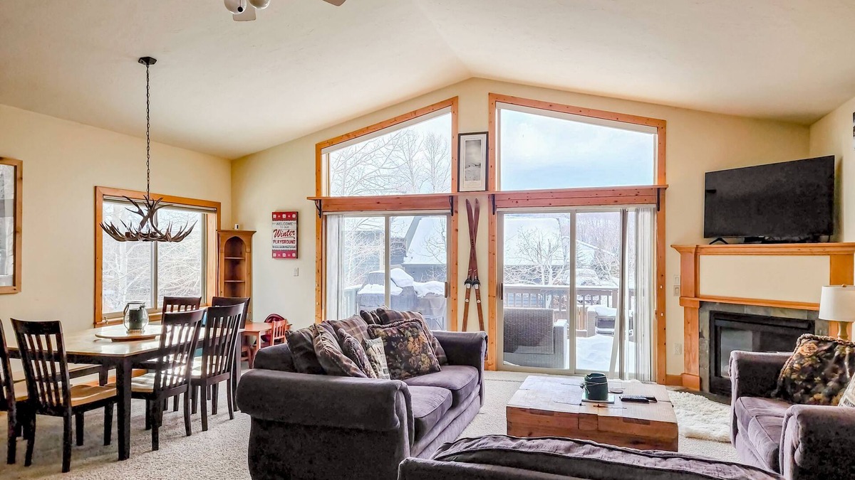 Willow Grove House | Dog-friendly home with mountain views, deck, washer/dryer, kitchen & fireplace