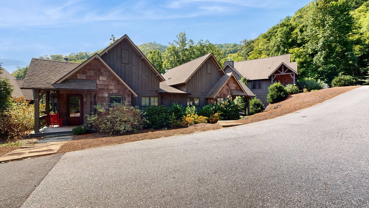 Bear Lake Reserve House | Dog-Friendly Home w/Firepit, Shared Pools/Hot Tubs, & Lake/Golf/Boat Access