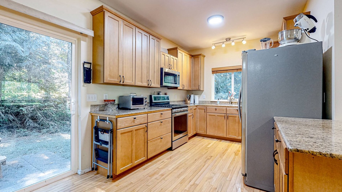 West Hills House | Dog-friendly home with private gym, firepit, fireplace, jetted tub, & W/D