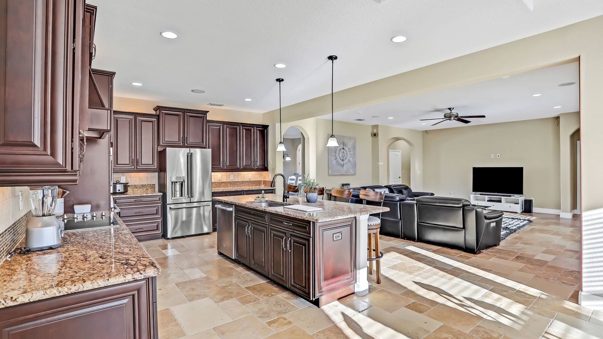 Kissimmee House | Dog-friendly home with built-in grill, W/D, & community pool - snowbirds OK
