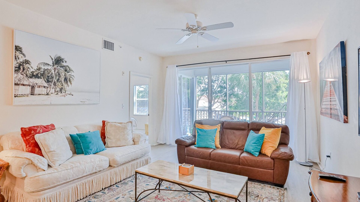 Vanderbilt Beach Condo | Dog-friendly home with pool access, private W/D, and central AC