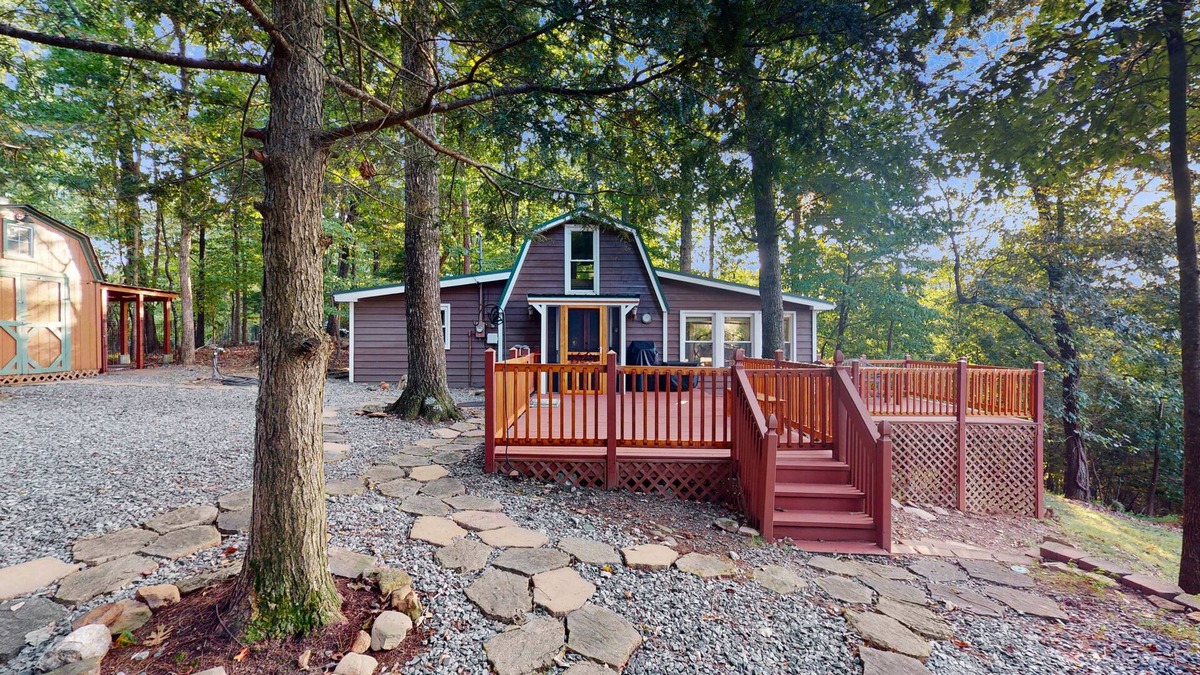 Ellijay Cabin | Dog-Friendly Home with Stunning Mountain Views & Cozy Outdoor Escape