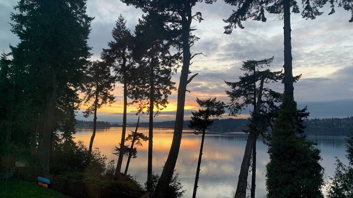 Freeland House | Dog-friendly home with stunning harbor and sunset views!