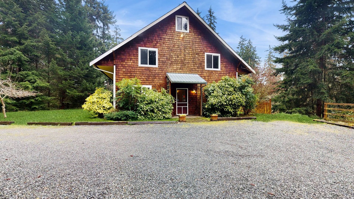 Langley House | Dog-Friendly Home with Peaceful Location Near Lake and Town