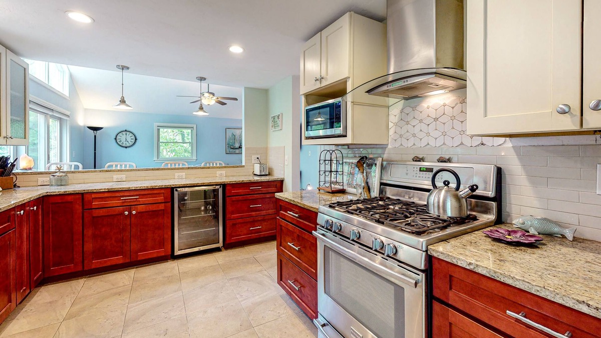 Mashpee House | Dog-friendly home with great deck & association beach on Mashpee Pond