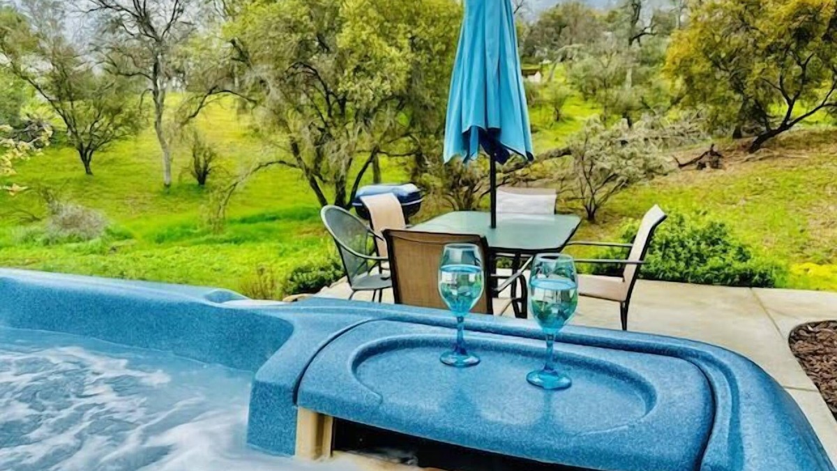 Yosemite Lakes House | Dog Friendly/Hot Tub/Lighthouse Suite/sleeps 4