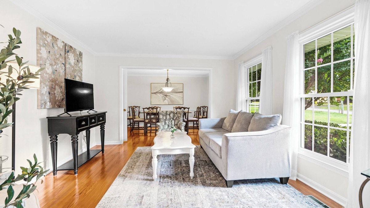 Durham House | Dog Friendly House Near Duke + Downtown + Airport