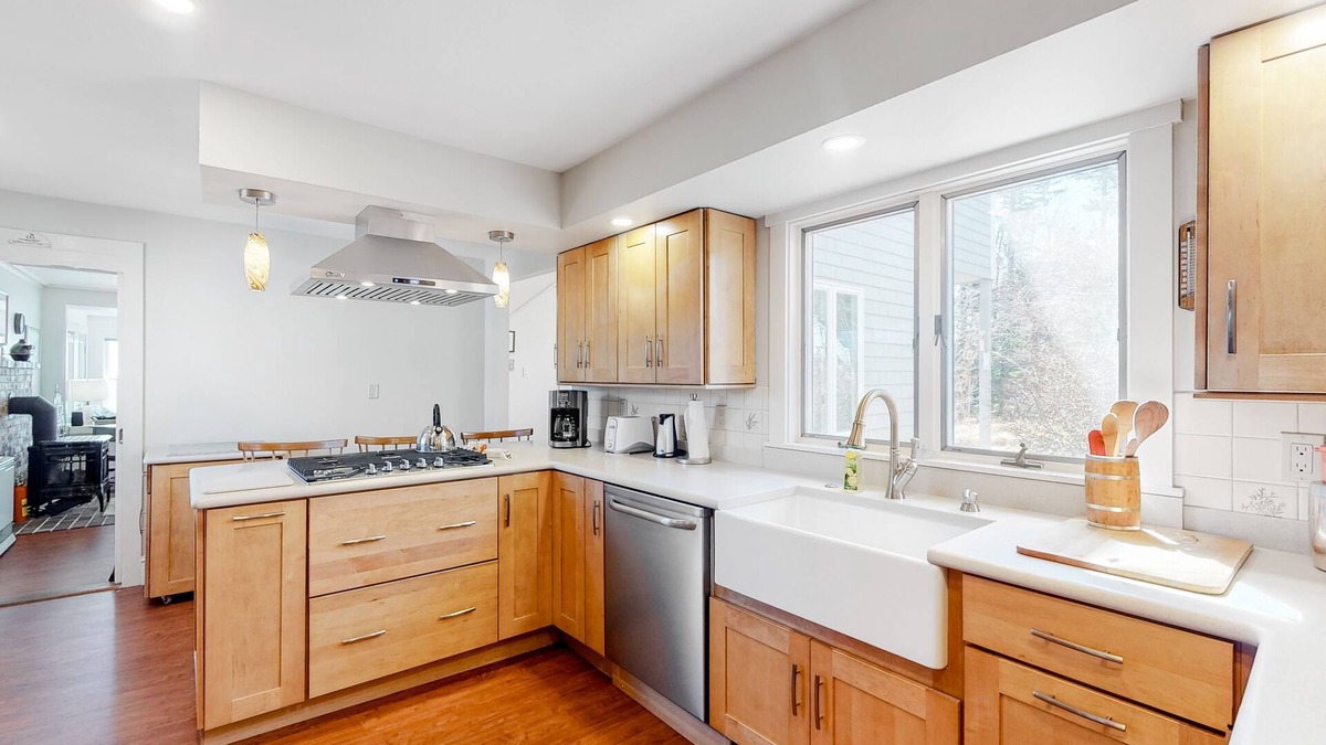 Port Clyde House | Dog-friendly house with Bay views, charming interior, & deck - snowbirds welcome