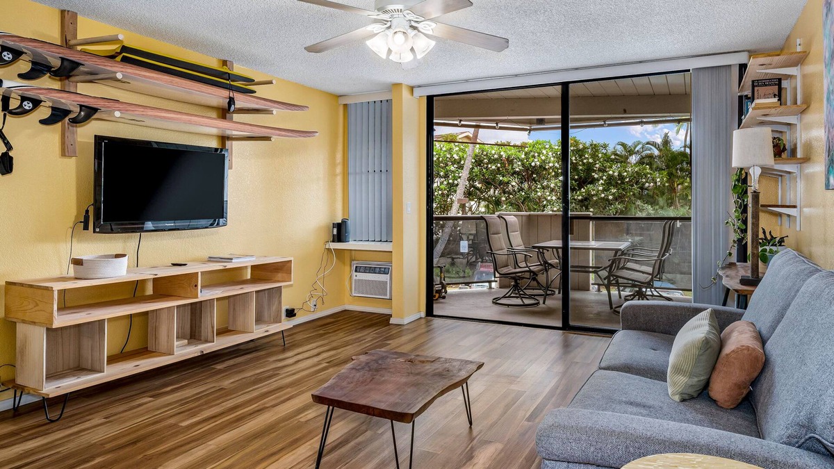 Historic Kailua Village Condo | Dog-friendly island gem with balcony, shared pool/hot tub, & beach access nearby