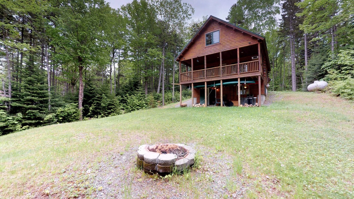 Greenville Cabin | Dog-Friendly Log Cabin with Gorgeous Lake Views Near Beach & Snowmobile Trails