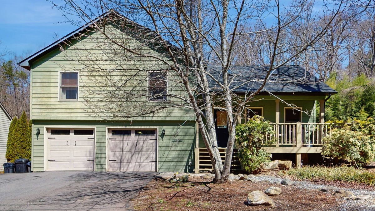 Sylva House | Dog-friendly mountain home with firepit, porch & Ping-Pong - near downtown & WCU