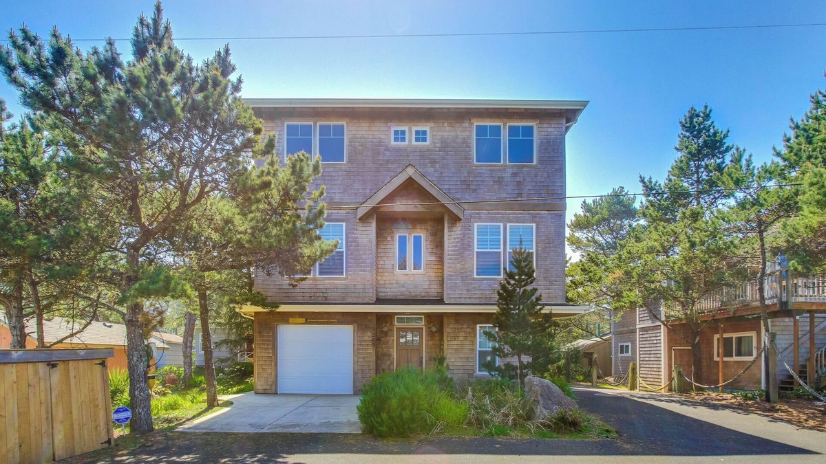 Neskowin House | Dog-friendly Neskowin Village home w/ocean views, private hot tub, & patio