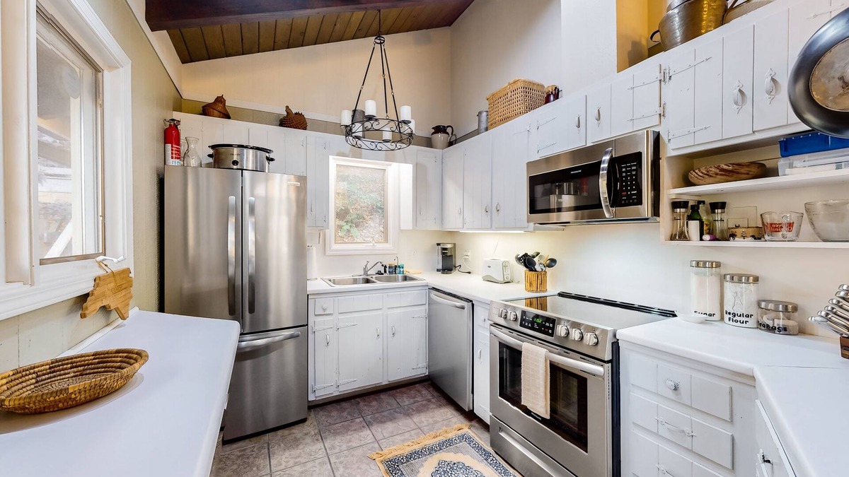 Sugar Mountain Ski Chalet | Dog-Friendly Oasis - Private Hot Tub, Game Room, AC, Pool Table, & Fireplace