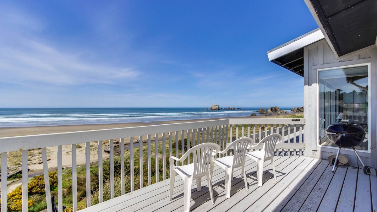 Bandon House | Dog-friendly oceanfront home w/beach access, deck-minutes from town-EV Charger